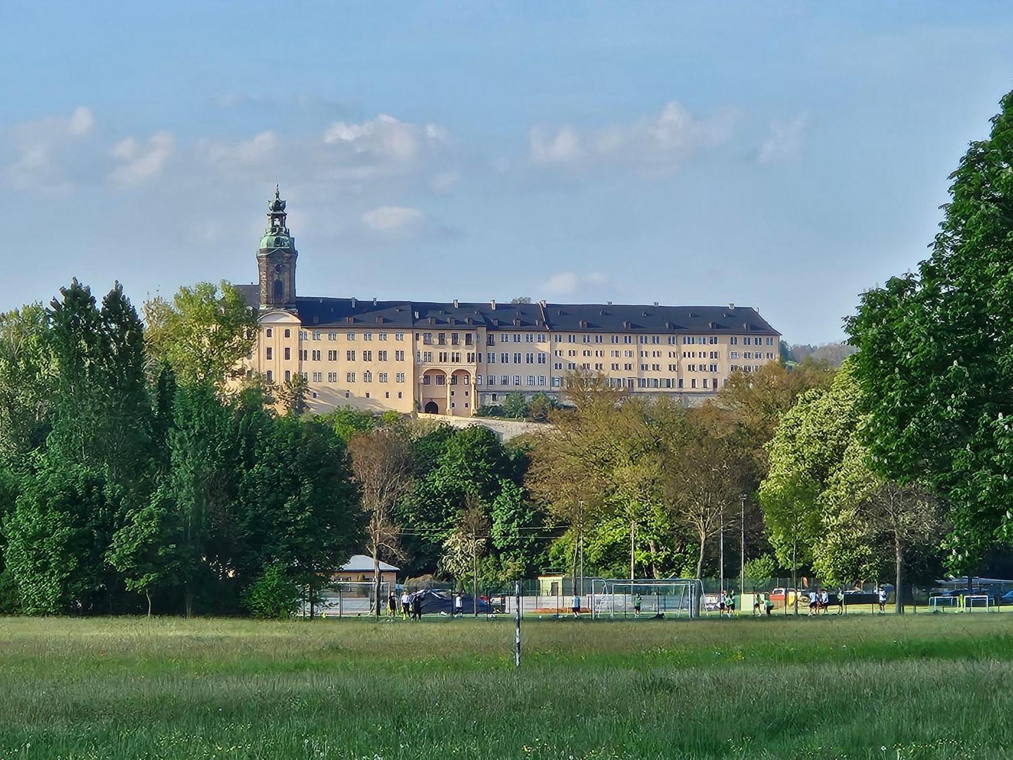 Apartments Am Saalebogen Mit Gartenterrasse & Grillkamin, Freie Parkplaetze Rudolstadt Exterior photo